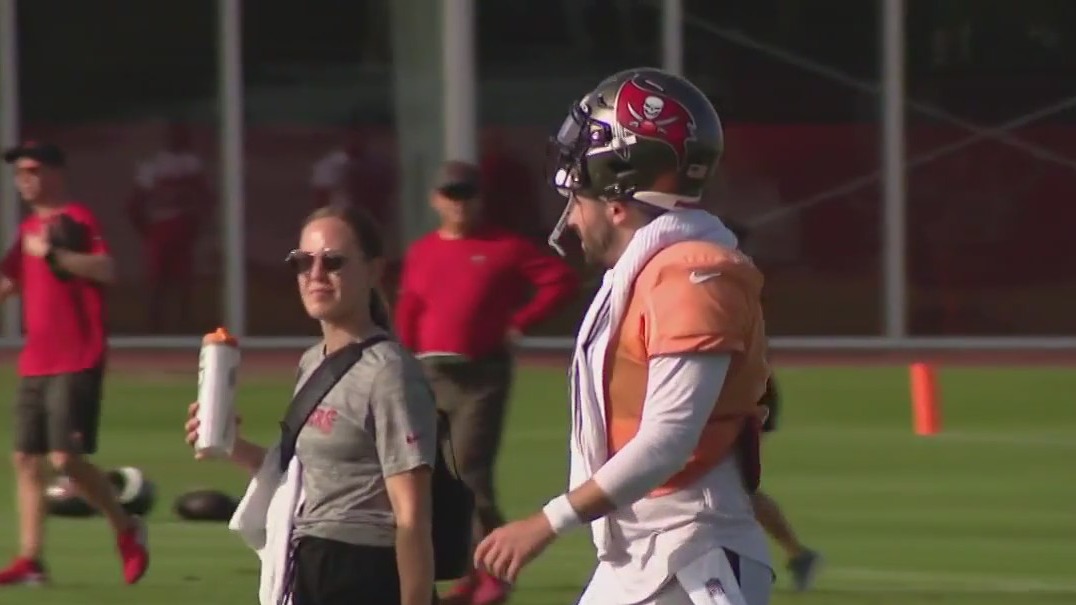 Bucs name their starting quarterback